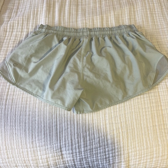 LULULEMON Hotty Hot 2.5" Low Rise Short - Picture 2 of 3